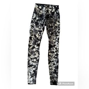 Black and white tide dye Lululemon Leggings